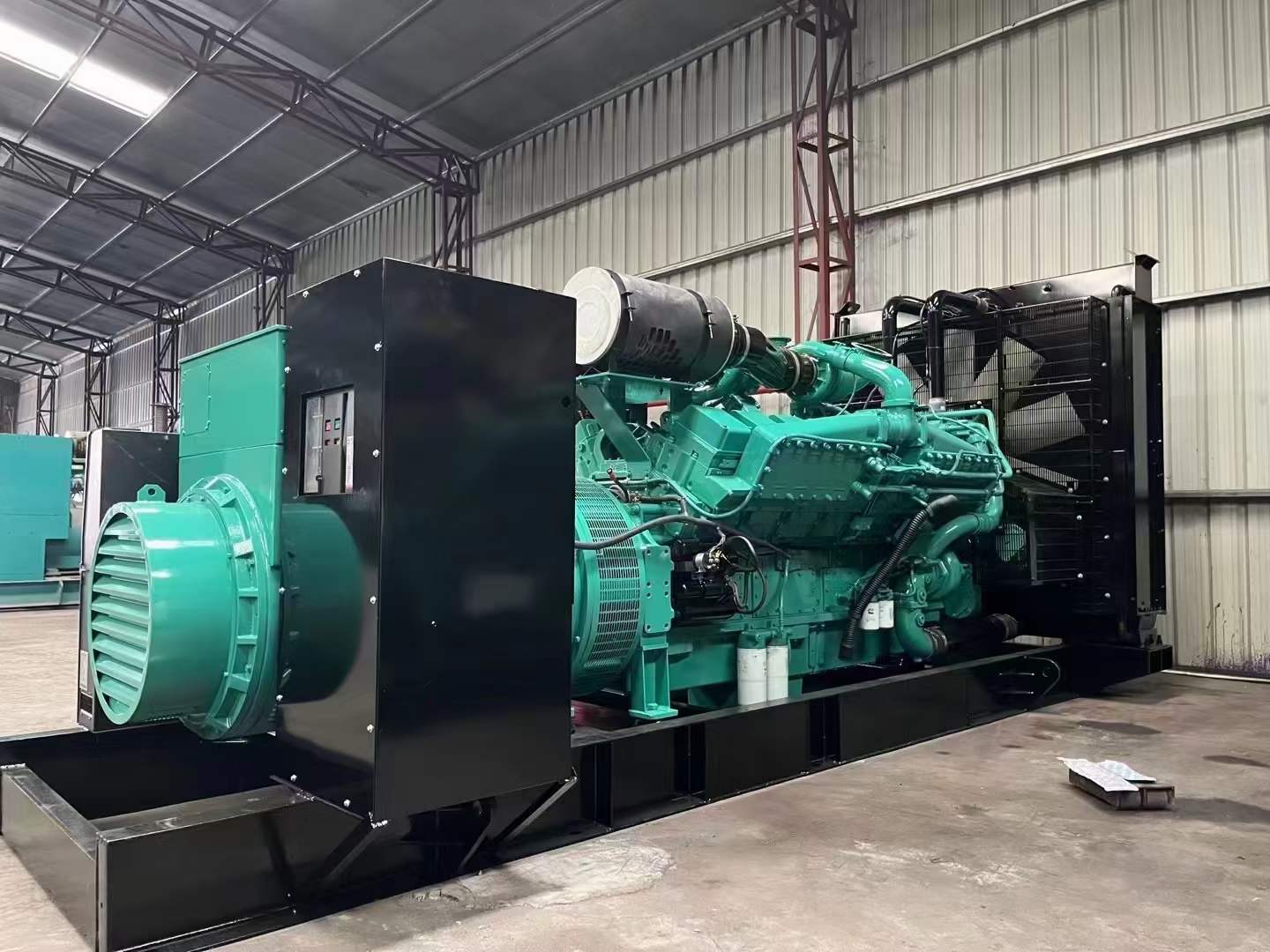 新抚如何降低 800kW 柴油发电机输出电流的波动？